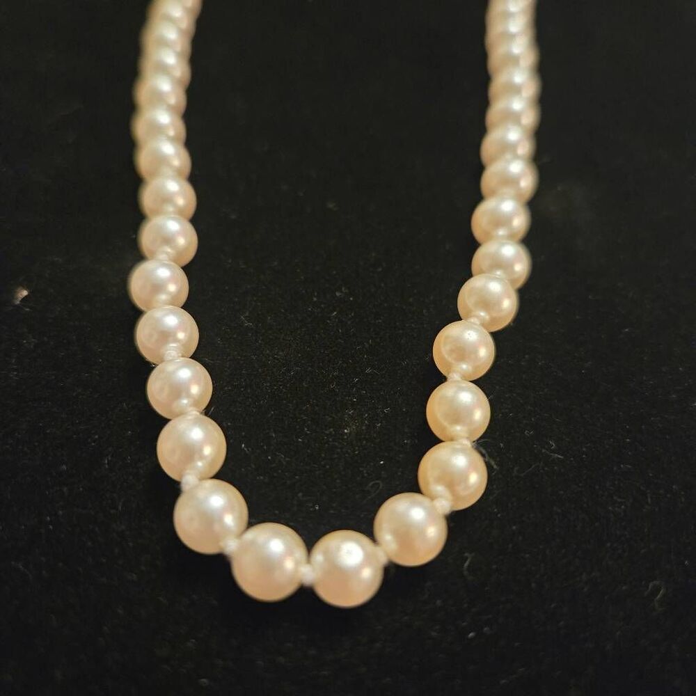 Vintage Pearl Necklace Hand Knotted